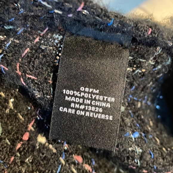 Cape / shawl sleeved ruffled longer length knit sweater has silver shine thread - Picture 9 of 12